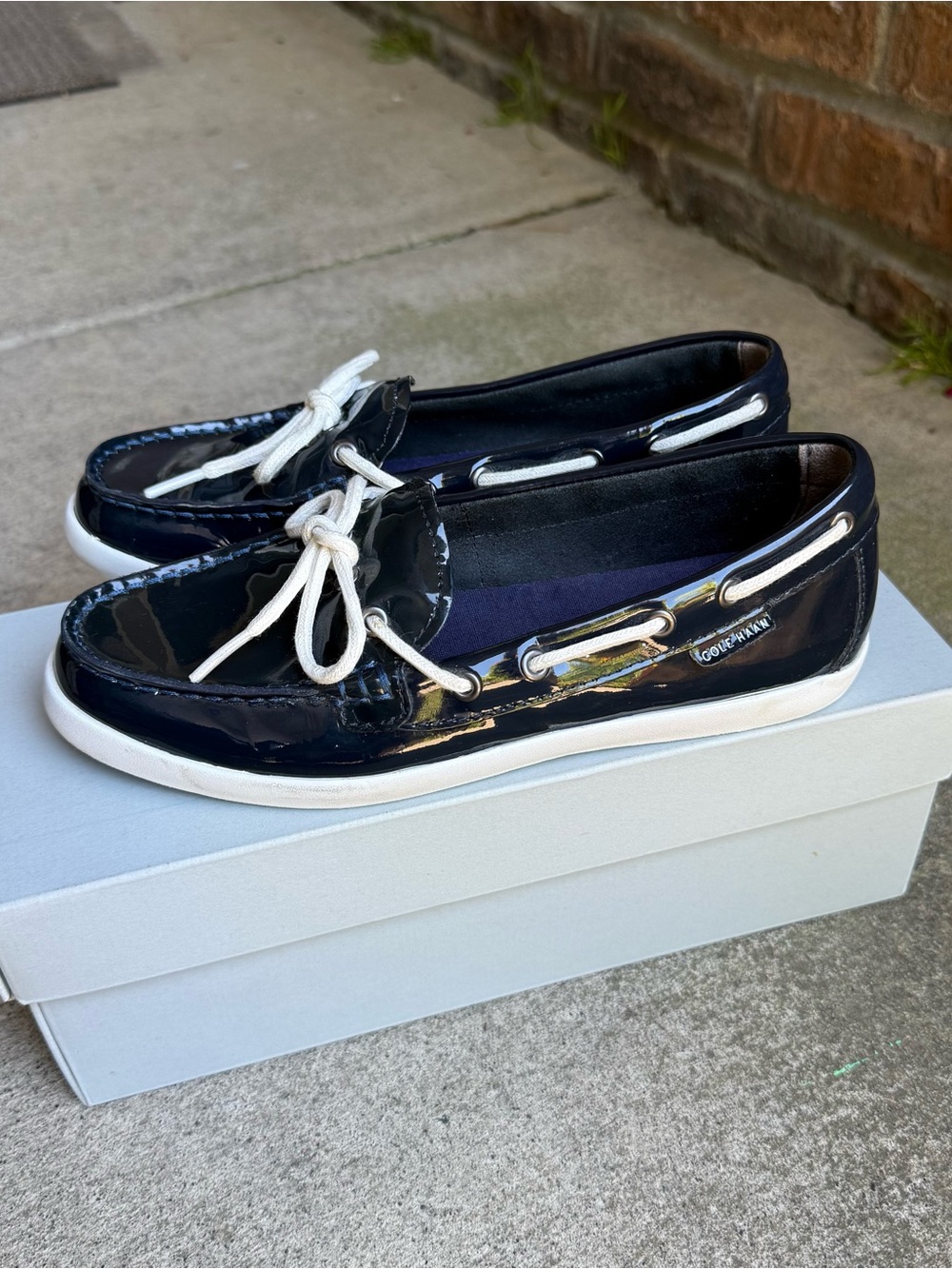 New Cole Haan Glossy Navy Patent Loafers with White Laces size 7B - Picture 3 of 10